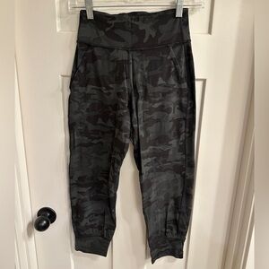 Lululemon Align capris joggers